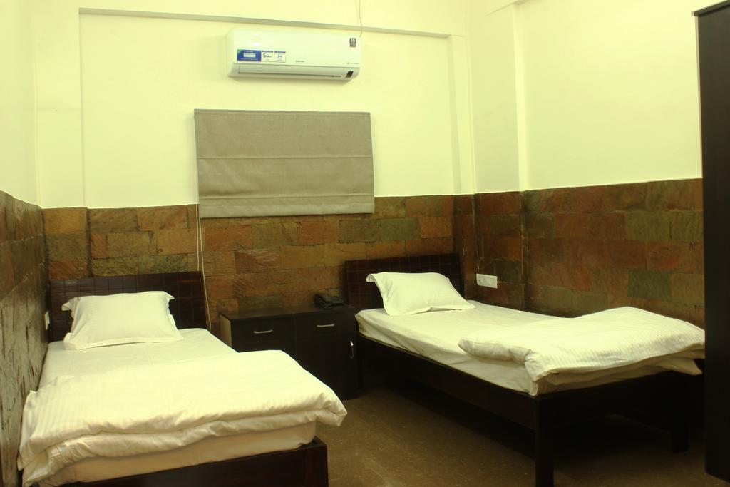 Urban Ville Hotel Pune Bagian luar foto