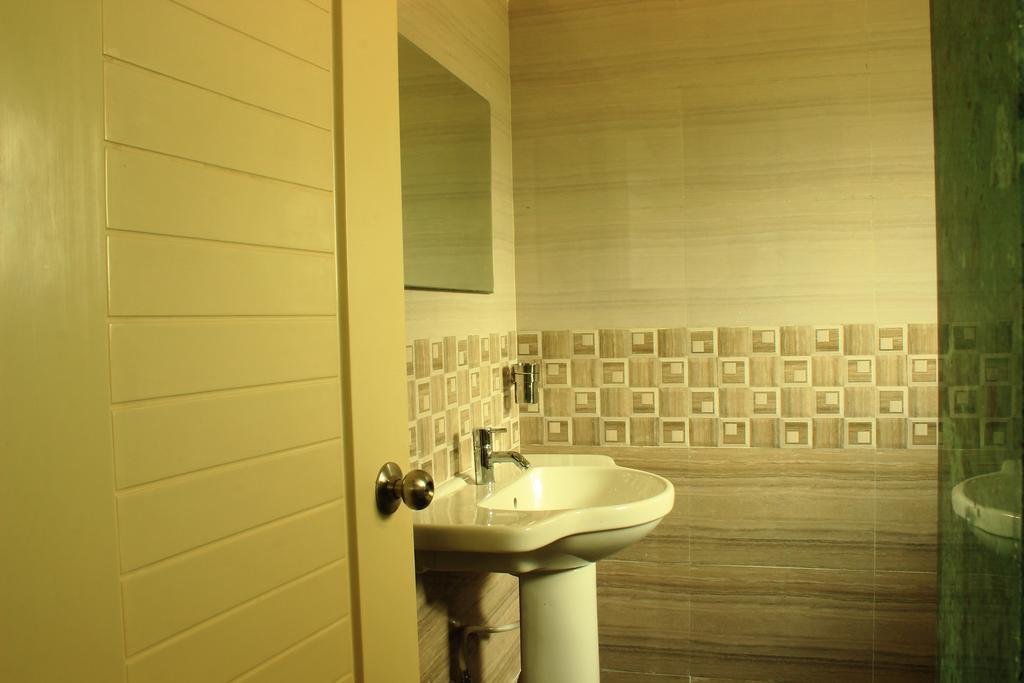 Urban Ville Hotel Pune Bagian luar foto