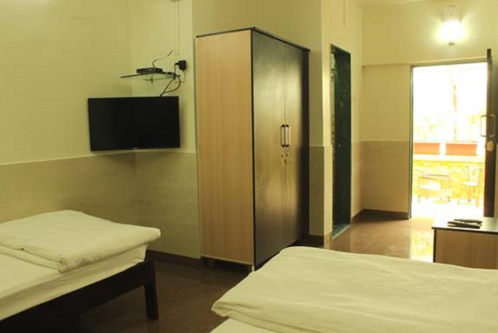 Urban Ville Hotel Pune Bagian luar foto